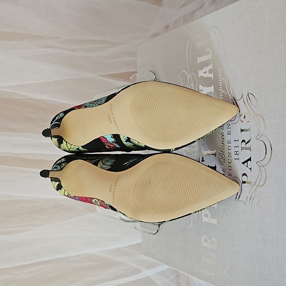 NWOB - Marc Fisher Embroidered Strappy Heels - Sz 8.5 - Picture 5 of 10